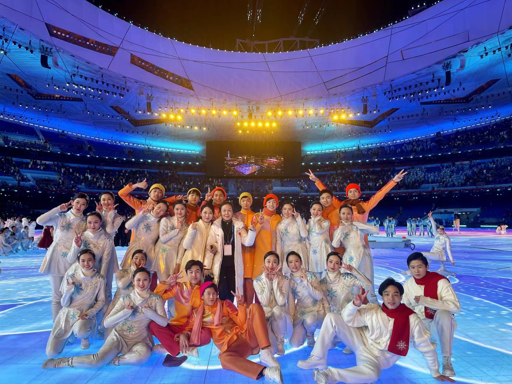 我院辅导员程爱琪作为手语指挥老师并带队23名舞蹈专业听障学生参加2022北京冬残奥会开闭幕式演出